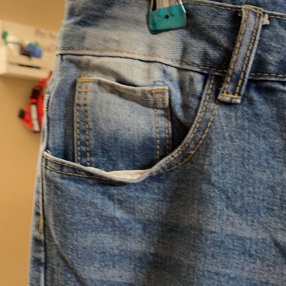 Ripped blue jeans - Picture 5 of 7